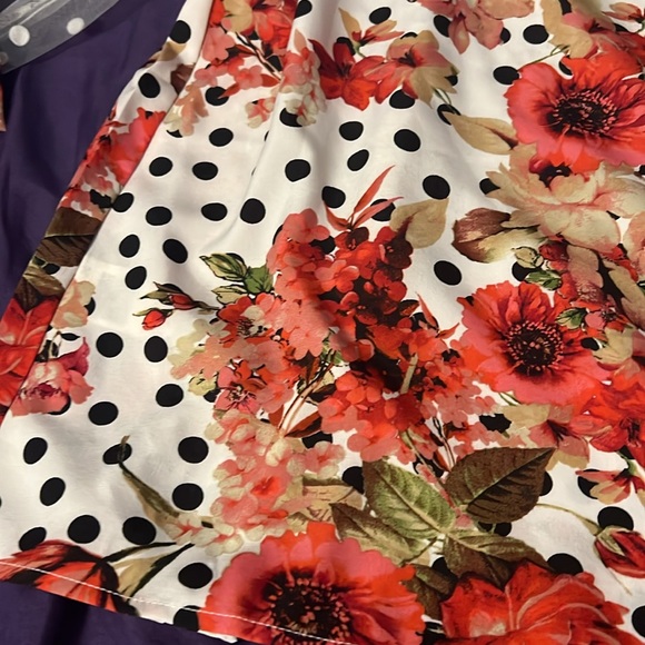 NWOT Cold Shoulder Sheer Sleeved Polka Dot Floral Top - Picture 8 of 11